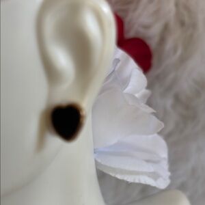 Elegant Black Heart Earrings